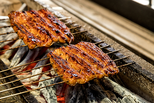 日本各地より厳選されたブランド鰻を用意